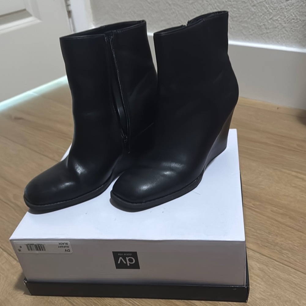 DV by Dolce Vita Women's Black Ankle Boots